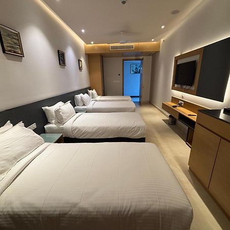 Krishna'S Courtyard Hotel & Convention Urali Bagian luar foto