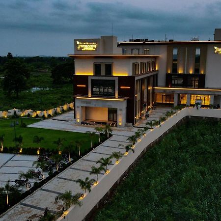 Krishna'S Courtyard Hotel & Convention Urali Bagian luar foto