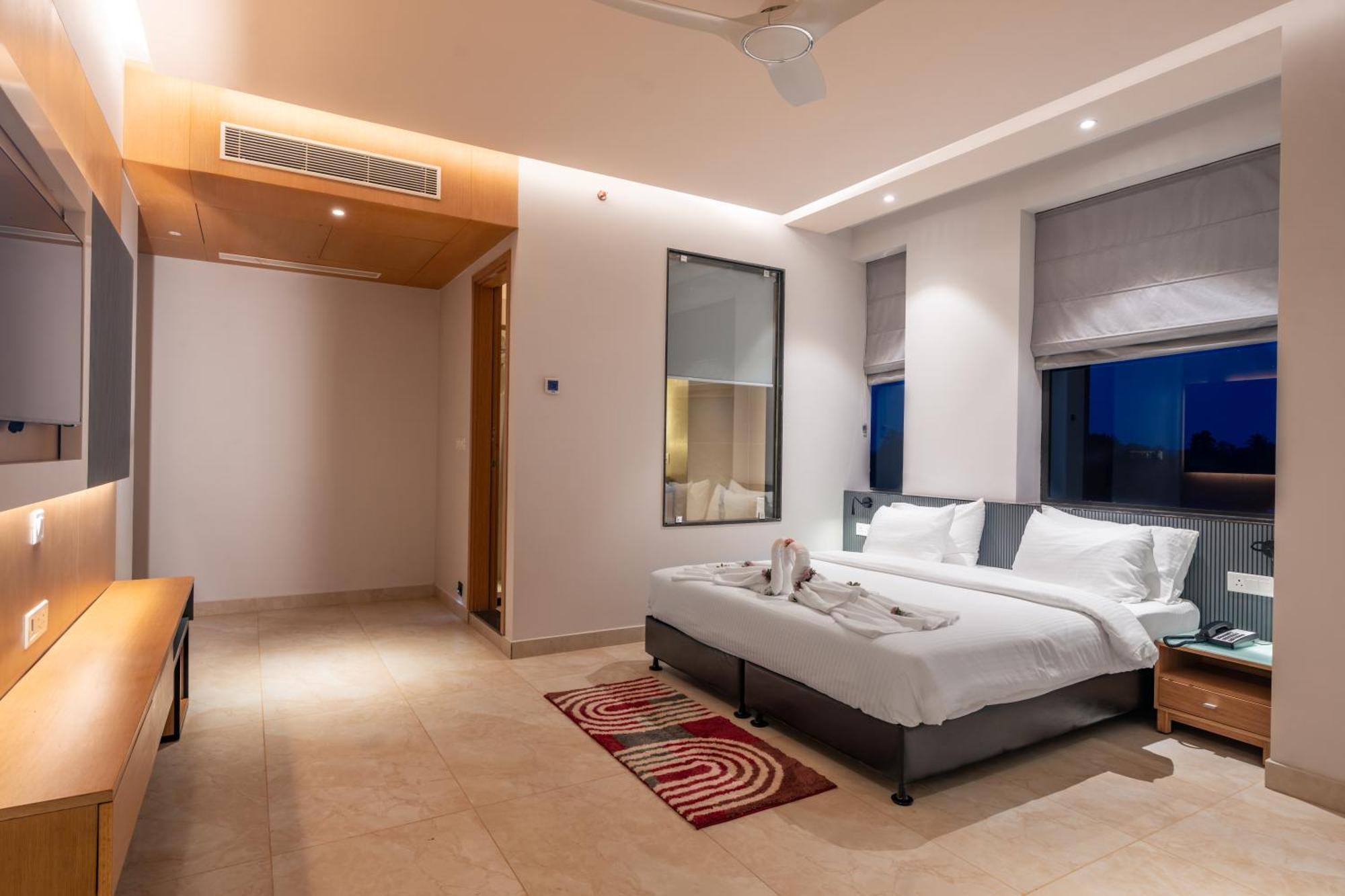 Krishna'S Courtyard Hotel & Convention Urali Bagian luar foto
