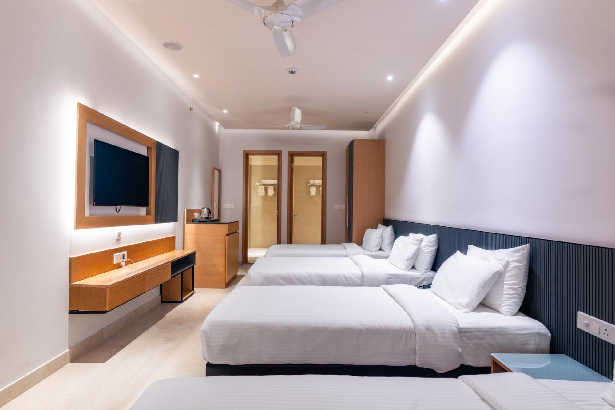 Krishna'S Courtyard Hotel & Convention Urali Bagian luar foto
