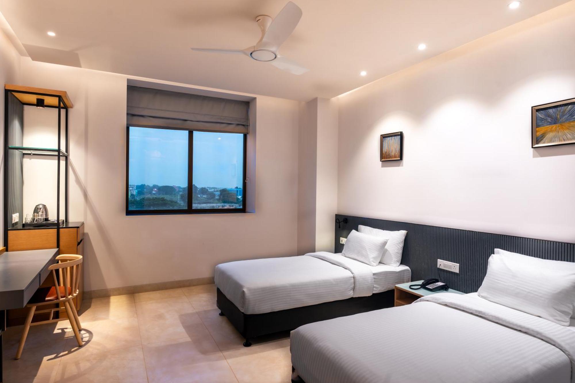 Krishna'S Courtyard Hotel & Convention Urali Bagian luar foto